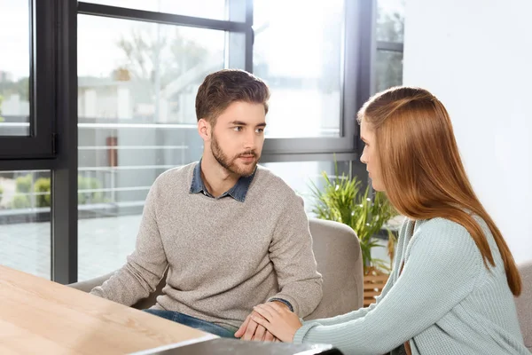 Young couple at psychotherapy — Stock Photo, Image