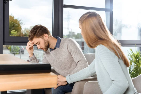 Young couple at psychotherapy — Stock Photo, Image