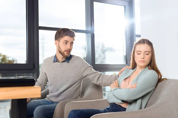 Young couple at psychotherapy — Stock Photo, Image