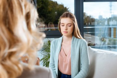 psikolog ve hasta terapi