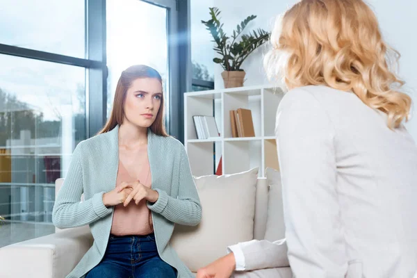 Psychologist and patient at therapy — Stock Photo, Image