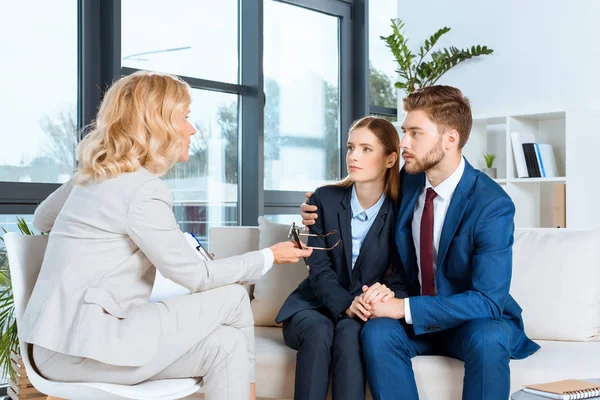 Young couple and psychologist — Stock Photo, Image
