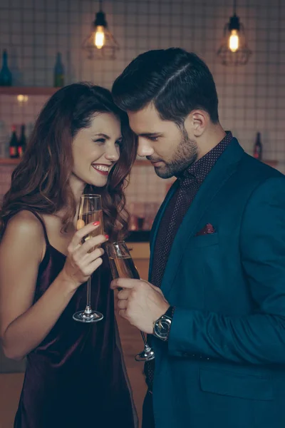 Couple with glasses of champagne — Stock Photo, Image