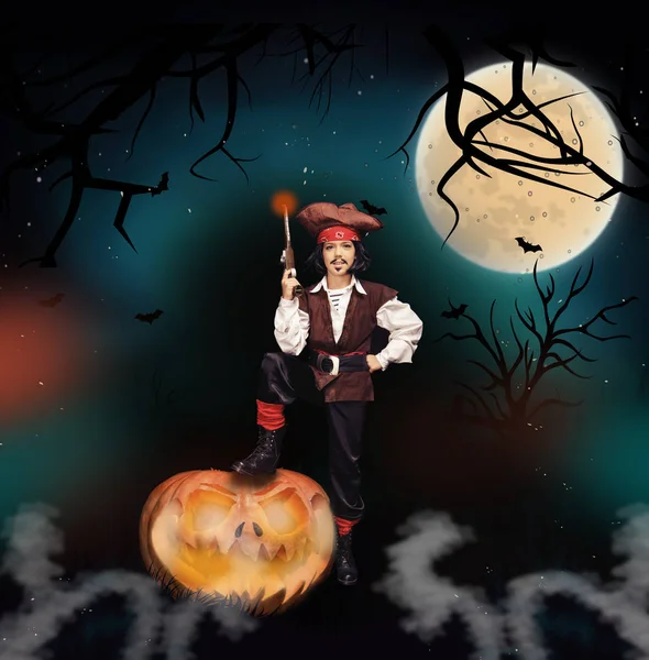 Kleiner Pirat auf halloween — Stockfoto