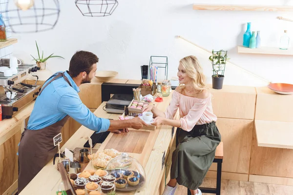 Barista giving coffee to client — Stock Photo, Image