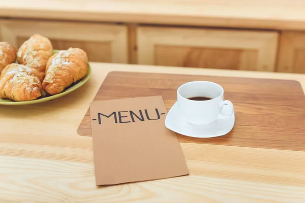 Kopje koffie en menu — Stockfoto