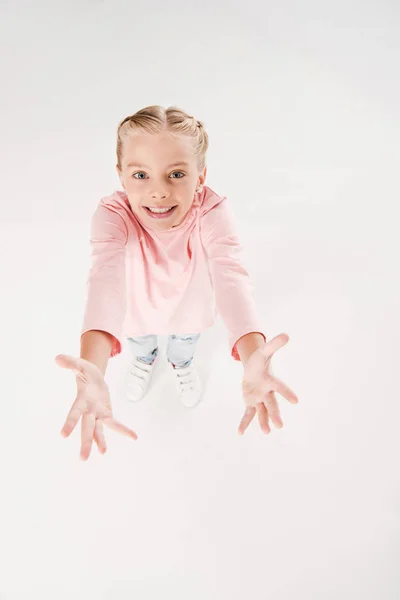 Anak dengan tangan terangkat — Stok Foto