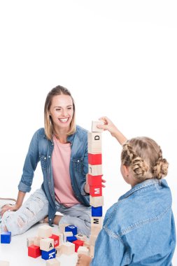 Anne ve kızı ile aphabet blok