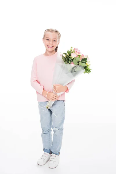 Daughter gifting bouquet of flowers — Stock Photo, Image