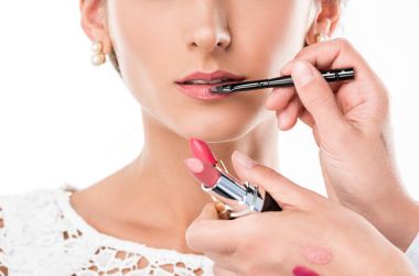 Makyöz makyaj uygulamak