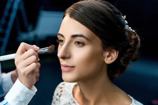 Woman getting makeup done — Stock Photo, Image