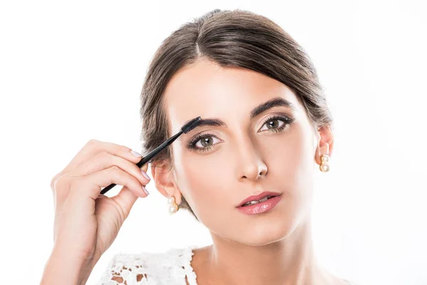 Mujer aplicando maquillaje — Foto de Stock