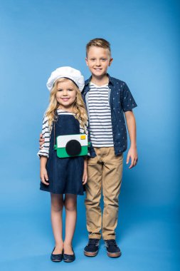 kamera ile mutlu çocuklar