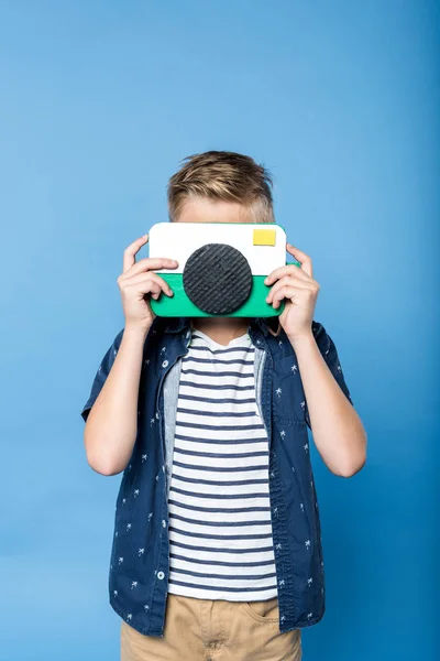 Jongen met Camera — Stockfoto