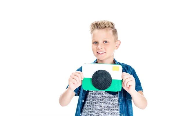 Niño sosteniendo cámara — Foto de Stock