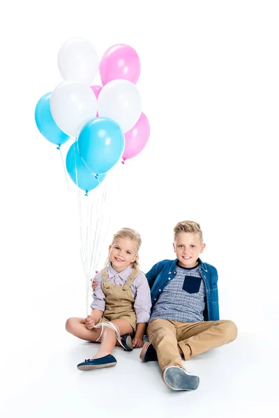 Bambini felici con palloncini — Foto Stock