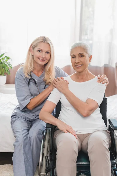 Nurse and senior woman in wheelchair — Stock Photo, Image