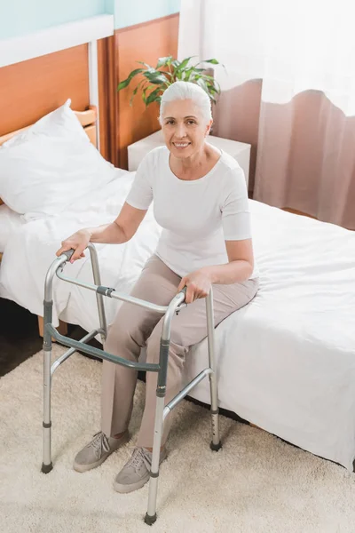 Senior woman with walker in hospital — Stock Photo, Image