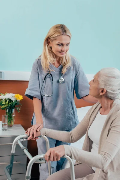 Nurse and senior patient with walker — Stock Photo, Image