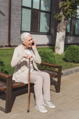 Üst düzey kadın Smartphone'da söz