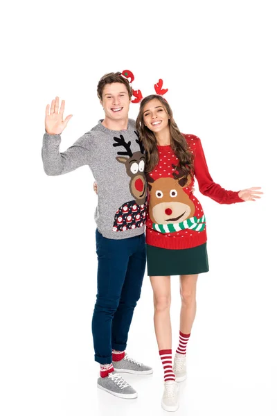 Uśmiechający się para w zimowe swetry — Zdjęcie stockowe