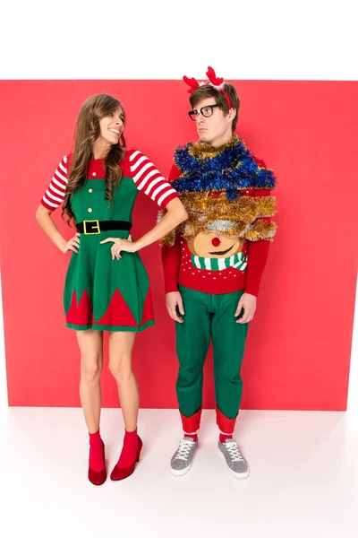 Paar in kerst kostuums — Stockfoto