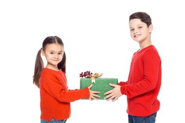 Kardeşler Noel hediye ile