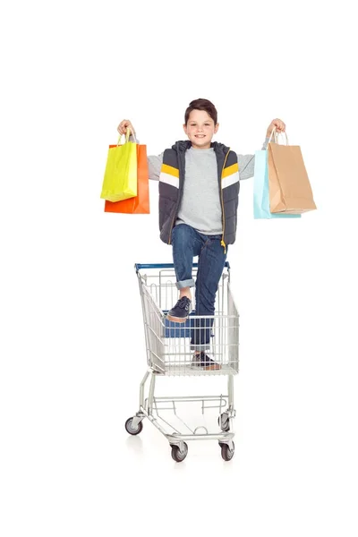 Menino com carrinho de compras — Fotografia de Stock Grátis