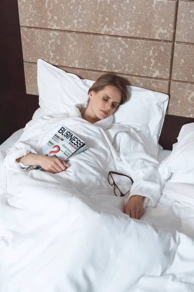 Woman with magazine sleeping in bed — Stock Photo, Image