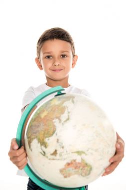 Küre olan küçük çocuk