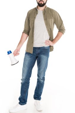 adam holding hoparlör