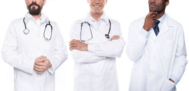 çok kültürlü doktorlar beyaz kat olarak