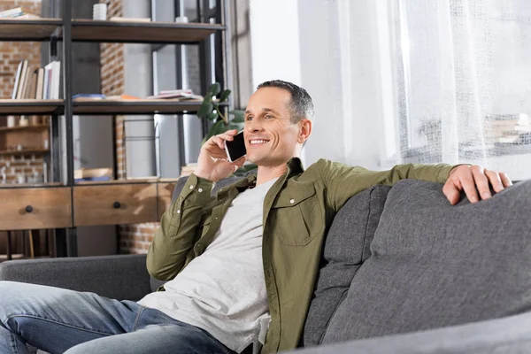 Man talking by phone — Stock Photo, Image