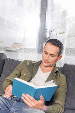 Kitap okunuyor