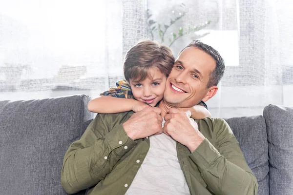 Son hugging father — Stock Photo, Image