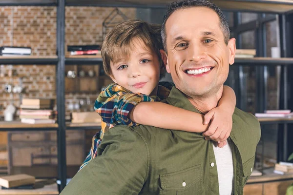 Son hugging father — Stock Photo, Image