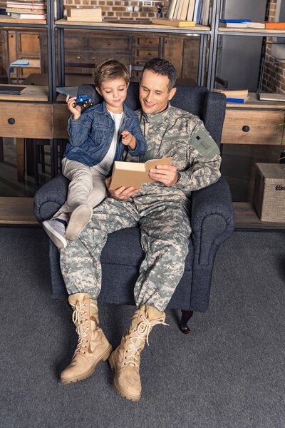военные отец и сын чтение книги
