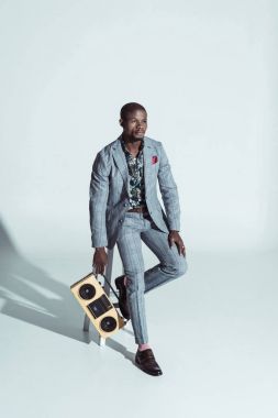 Boombox şık Afrikalı-Amerikalı adam