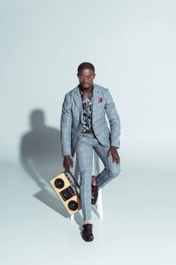bar tabure boombox tutan adam