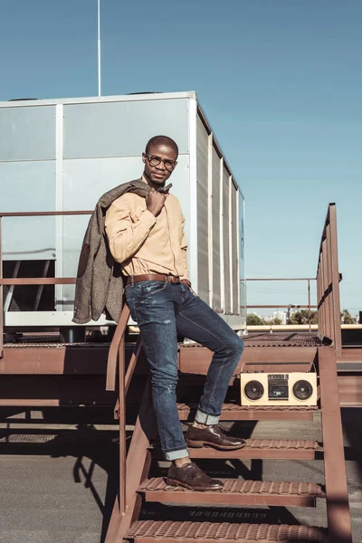 Stylish man posing on stairs — Free Stock Photo