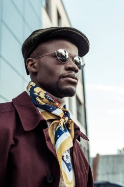 Afro-Amerikan erkek güneş gözlüğü