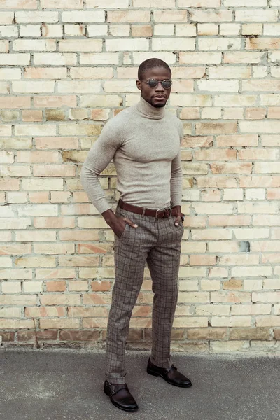 Csinos afroamerikai férfi — Stock Fotó