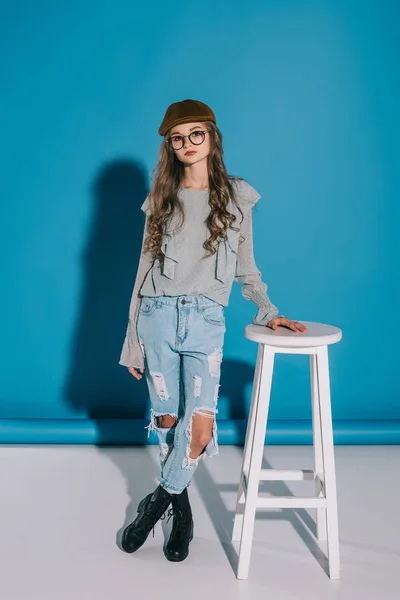 Teenage girl in trendy outfit — Stock Photo, Image