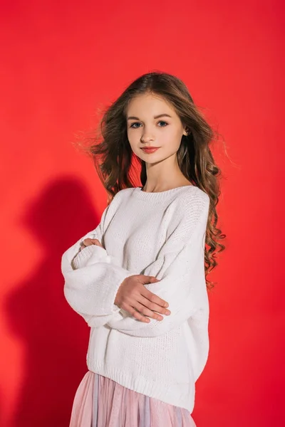 Bela adolescente menina em suéter — Fotografia de Stock