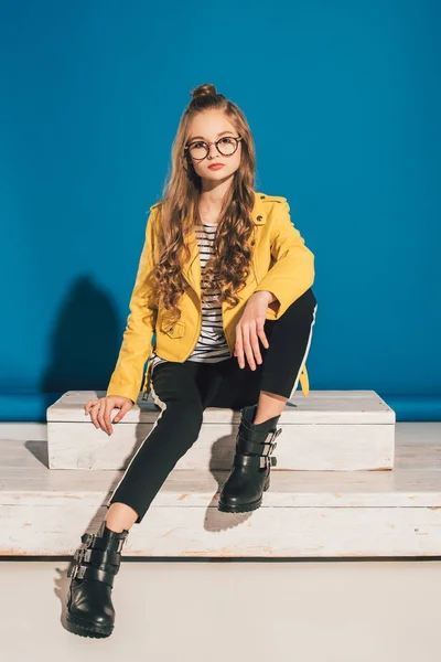 Stylish girl in leather jacket — Stock Photo, Image