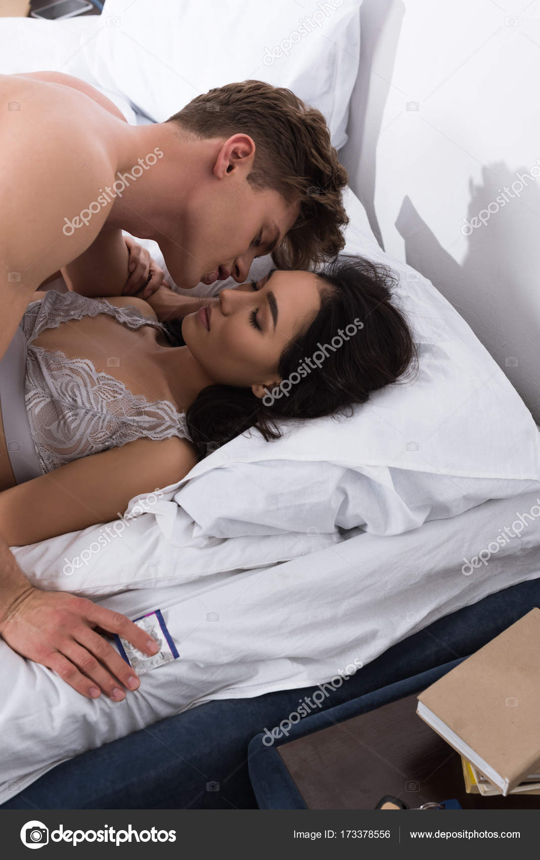 Студенческий секс на нижней кровати