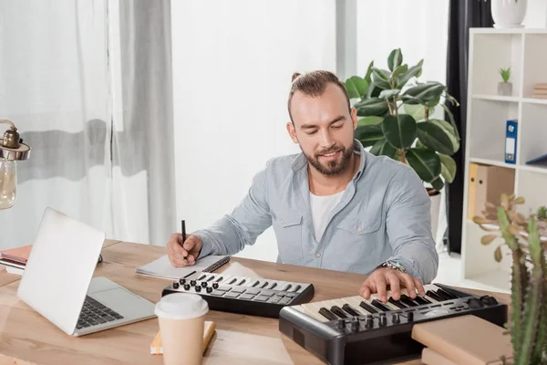 Sound producer working with mpc pads — Stock Photo, Image