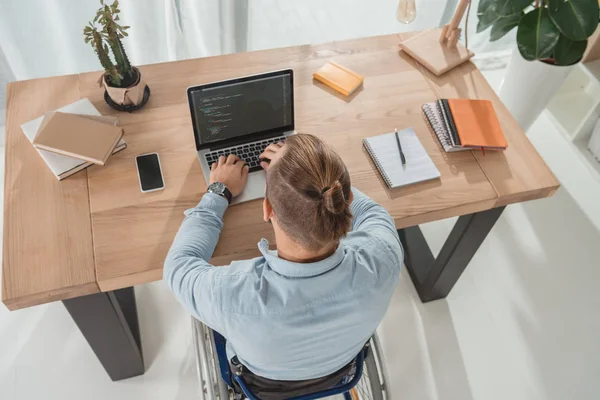 Disabled man using laptop — Stock Photo, Image