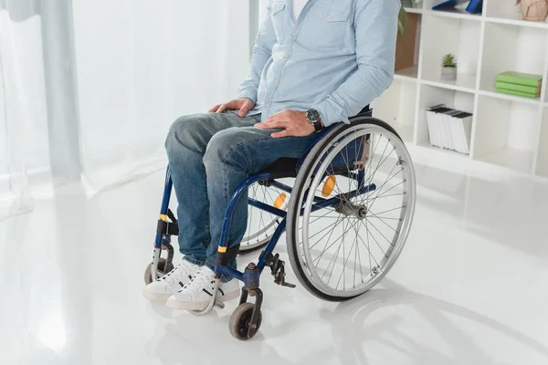 Niepełnosprawny mężczyzna — Zdjęcie stockowe