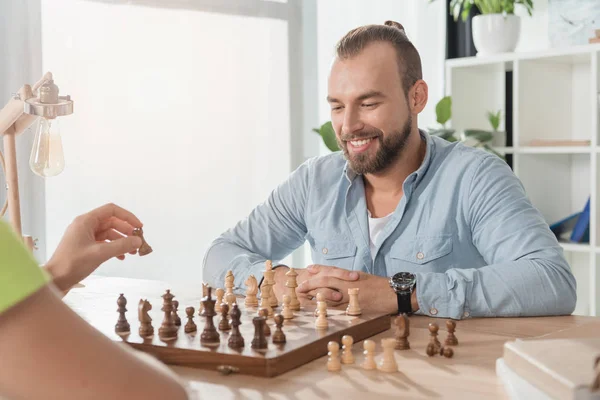 Playing chess — Stock Photo, Image